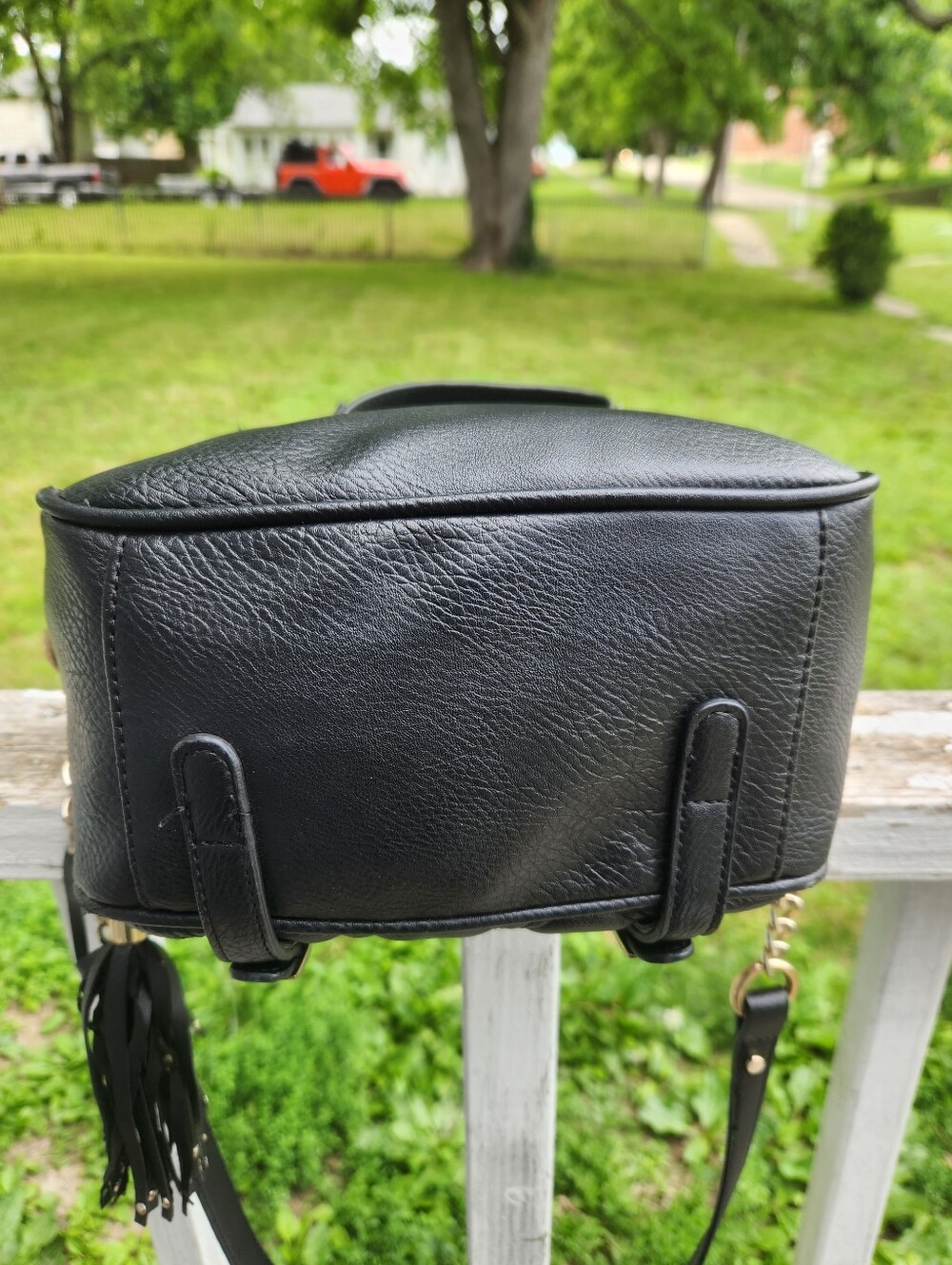 BCBG Paris Vintage Quilted Leather Crossbody with Tassel and Chain Trim EUC - Picture 8 of 12